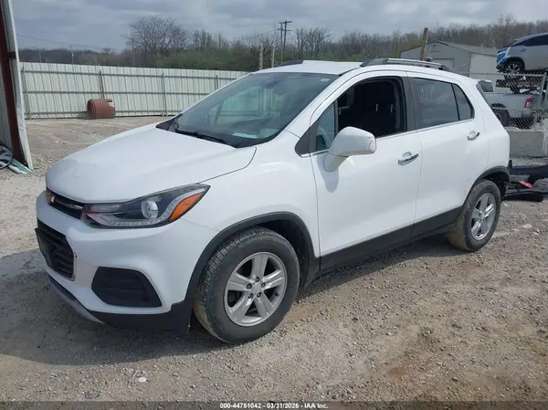 3GNCJLSB8HL215657 2017 CHEVROLET TRAX - Image 2