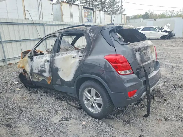 3GNCJLSB8HL222852 2017 CHEVROLET TRAX - Image 2