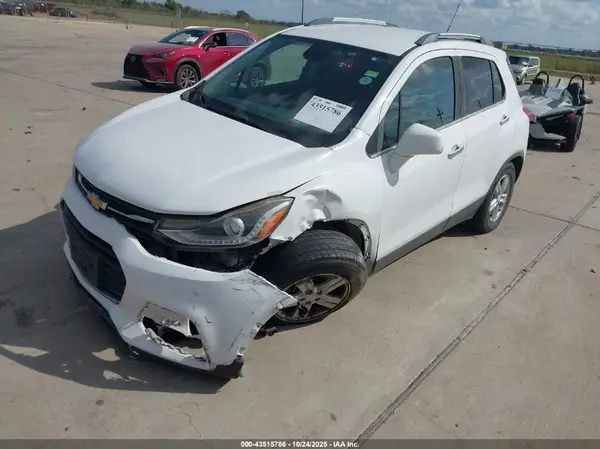 3GNCJLSB8HL227940 2017 CHEVROLET TRAX - Image 2
