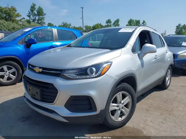 3GNCJLSB8HL279245 2017 CHEVROLET TRAX - Image 2