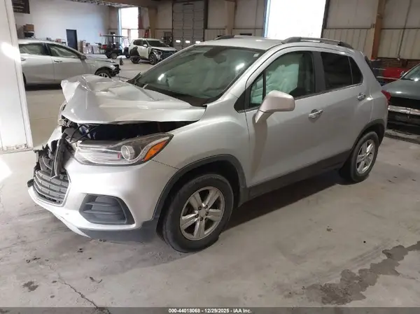 3GNCJLSB8JL150038 2018 CHEVROLET TRAX - Image 2
