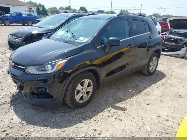 3GNCJLSB8JL174999 2018 CHEVROLET TRAX - Image 2