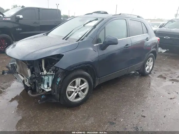 3GNCJLSB8JL187056 2018 CHEVROLET TRAX - Image 2