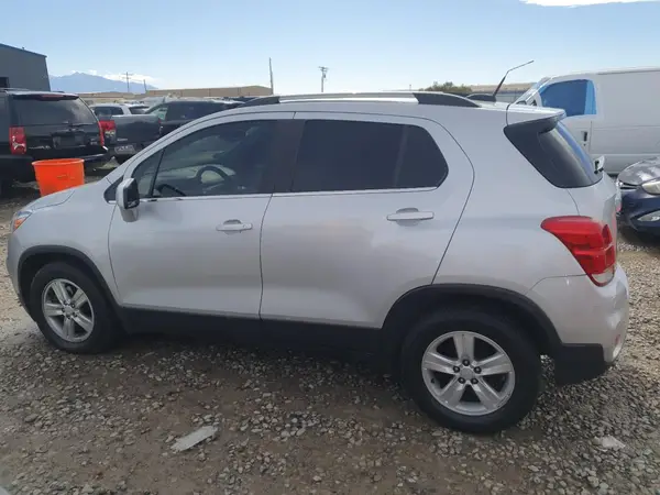 3GNCJLSB8JL190104 2018 CHEVROLET TRAX - Image 2
