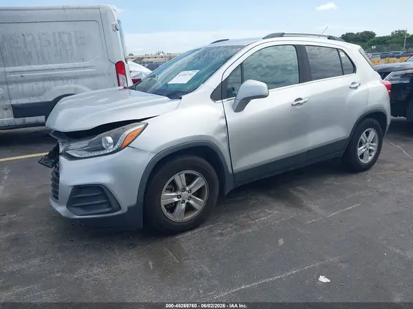 3GNCJLSB8JL197070 2018 CHEVROLET TRAX - Image 2