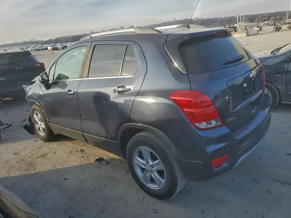 3GNCJLSB8JL216927 2018 CHEVROLET TRAX - Image 2