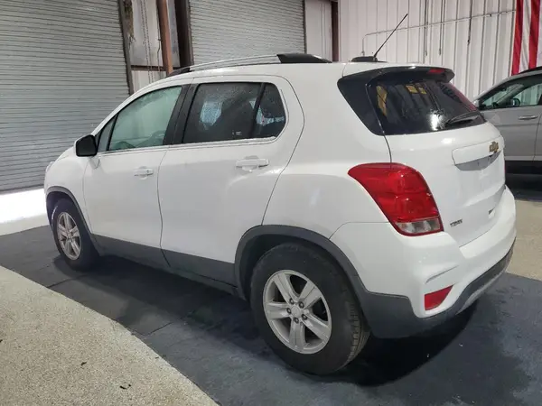 3GNCJLSB8JL263228 2018 CHEVROLET TRAX - Image 2