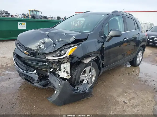 3GNCJLSB8JL263407 2018 CHEVROLET TRAX - Image 2