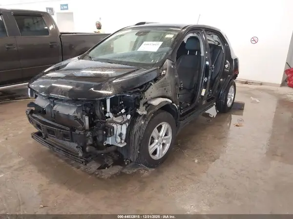 3GNCJLSB8JL265061 2018 CHEVROLET TRAX - Image 2
