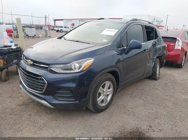 3GNCJLSB8JL282877 2018 CHEVROLET TRAX - Image 2