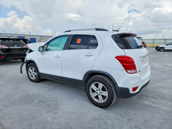 3GNCJLSB8JL292387 2018 CHEVROLET TRAX - Image 2