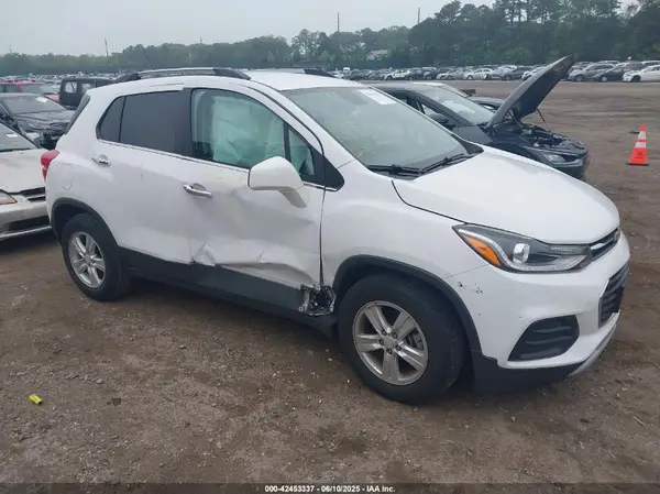 3GNCJLSB8JL293202 2018 CHEVROLET TRAX - Image 1