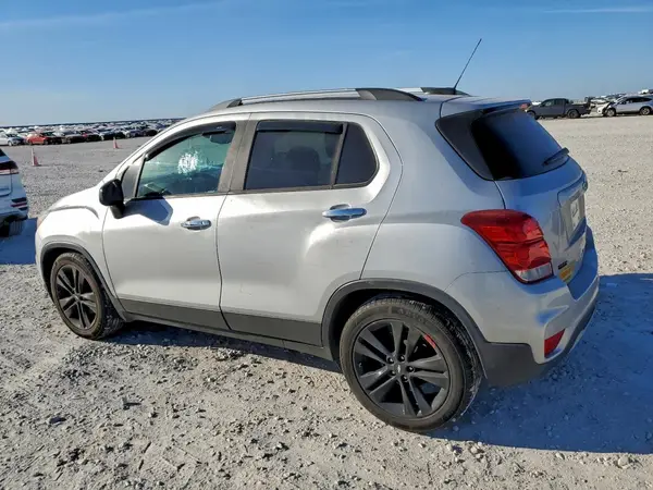 3GNCJLSB8JL301198 2018 CHEVROLET TRAX - Image 2