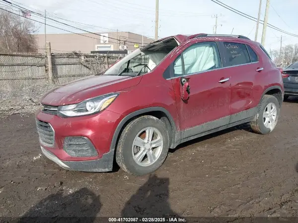 3GNCJLSB8JL312525 2018 CHEVROLET TRAX - Image 2