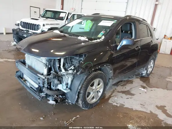 3GNCJLSB8JL328983 2018 CHEVROLET TRAX - Image 2
