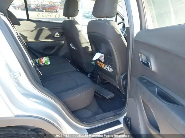 3GNCJLSB8JL329518 2018 CHEVROLET TRAX - Image 8