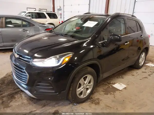 3GNCJLSB8JL336064 2018 CHEVROLET TRAX - Image 2