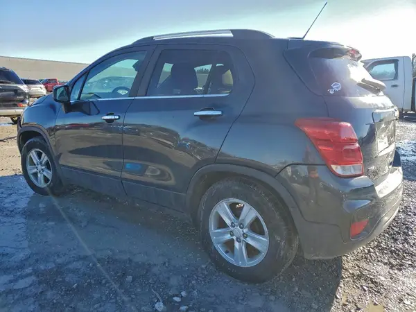 3GNCJLSB8JL349560 2018 CHEVROLET TRAX - Image 2