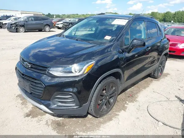 3GNCJLSB8JL364818 2018 CHEVROLET TRAX - Image 2