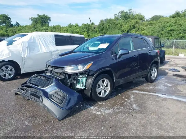3GNCJLSB8JL406825 2018 CHEVROLET TRAX - Image 2