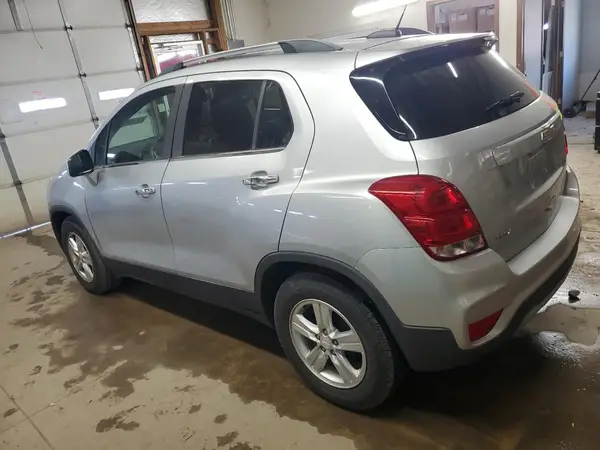 3GNCJLSB8JL406923 2018 CHEVROLET TRAX - Image 2