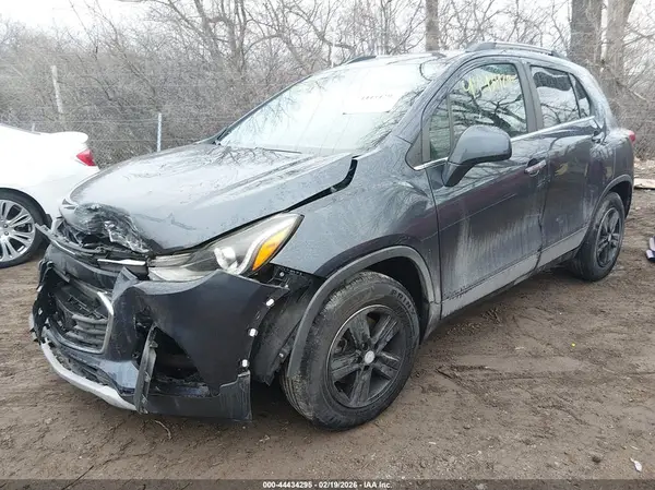 3GNCJLSB8KL121950 2019 CHEVROLET TRAX - Image 2