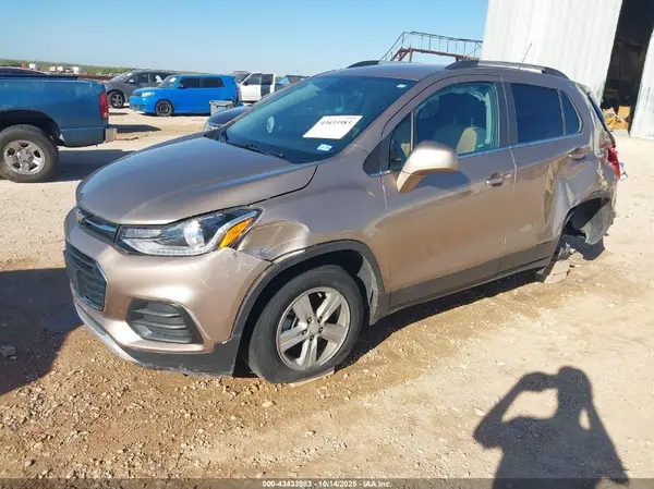 3GNCJLSB8KL132219 2019 CHEVROLET TRAX - Image 2