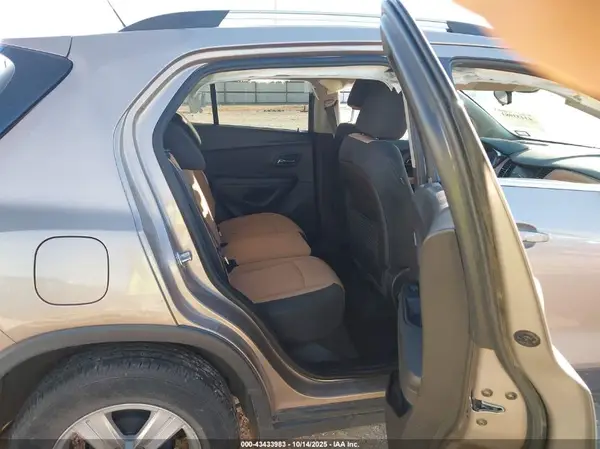 3GNCJLSB8KL132219 2019 CHEVROLET TRAX - Image 8