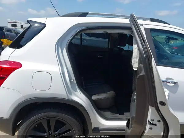 3GNCJLSB8KL133113 2019 CHEVROLET TRAX - Image 8