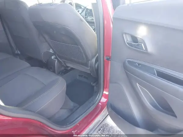 3GNCJLSB8KL138988 2019 CHEVROLET TRAX - Image 8