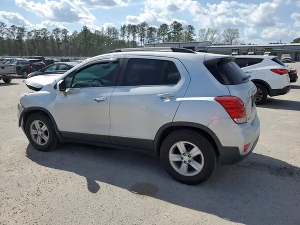 3GNCJLSB8KL198706 2019 CHEVROLET TRAX - Image 2