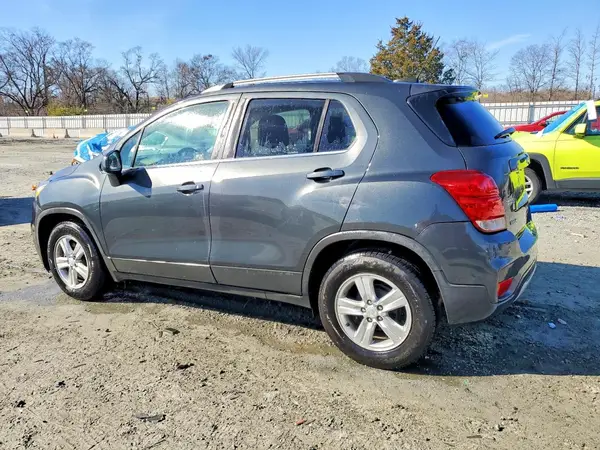 3GNCJLSB8KL211468 2019 CHEVROLET TRAX - Image 2