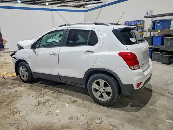 3GNCJLSB8KL306077 2019 CHEVROLET TRAX - Image 2