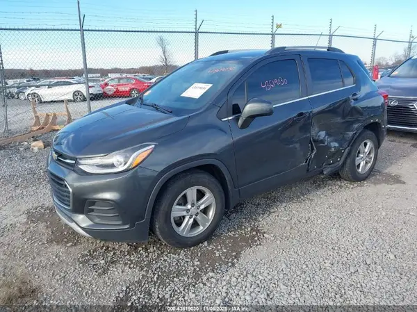 3GNCJLSB8KL321159 2019 CHEVROLET TRAX - Image 2