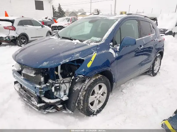 3GNCJLSB8KL359412 2019 CHEVROLET TRAX - Image 2