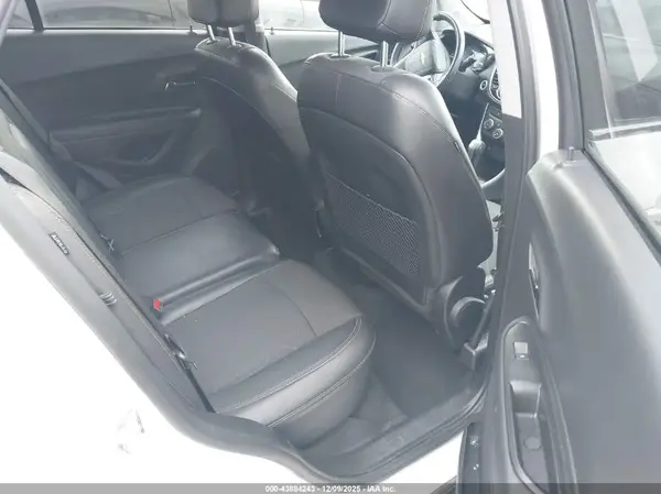 3GNCJLSB8KL366604 2019 CHEVROLET TRAX - Image 8