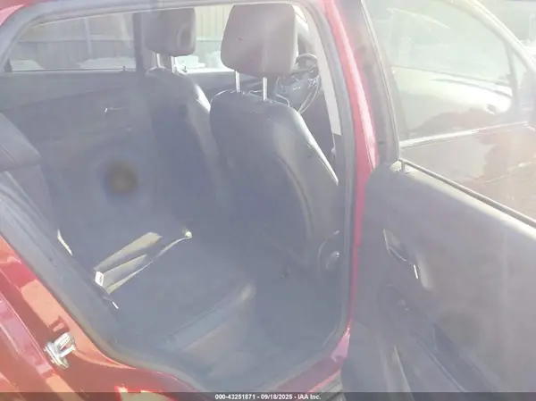 3GNCJLSB8KL379675 2019 CHEVROLET TRAX - Image 8