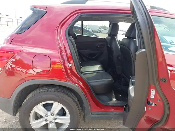 3GNCJLSB8KL399473 2019 CHEVROLET TRAX - Image 8