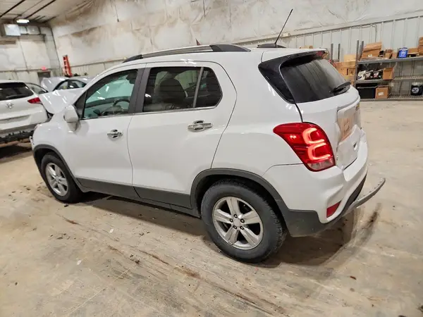 3GNCJLSB8LL146817 2020 CHEVROLET TRAX - Image 2