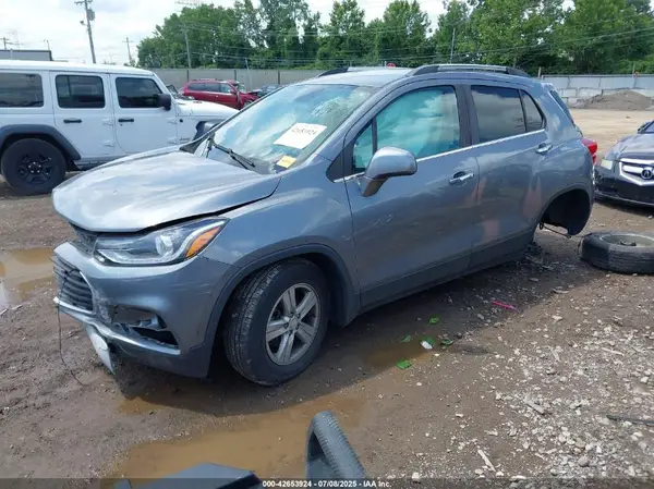 3GNCJLSB8LL157736 2020 CHEVROLET TRAX - Image 2
