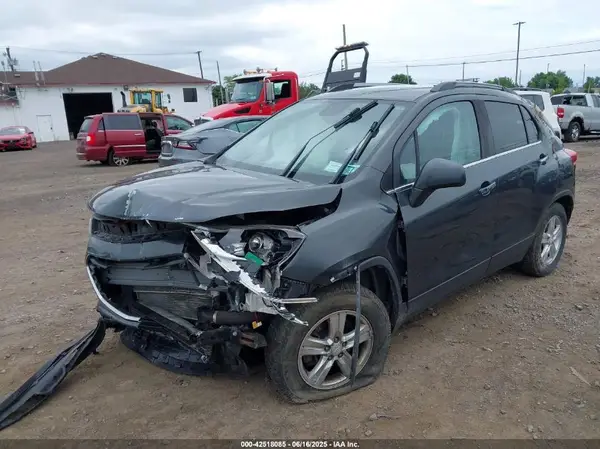 3GNCJLSB8LL203193 2020 CHEVROLET TRAX - Image 2