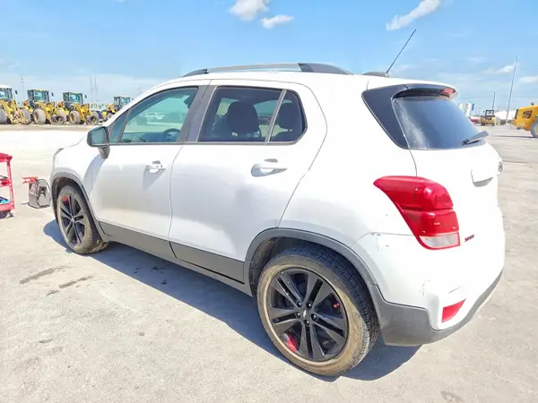 3GNCJLSB8LL210841 2020 CHEVROLET TRAX - Image 2