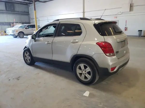 3GNCJLSB8LL212203 2020 CHEVROLET TRAX - Image 2