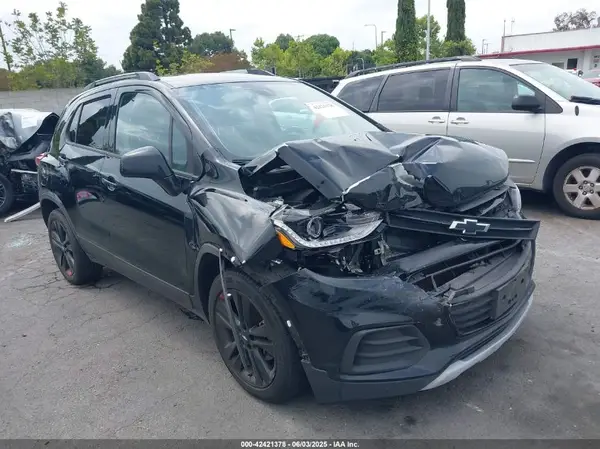 3GNCJLSB8LL221077 2020 CHEVROLET TRAX - Image 1