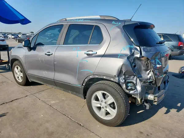 3GNCJLSB8LL231933 2020 CHEVROLET TRAX - Image 2