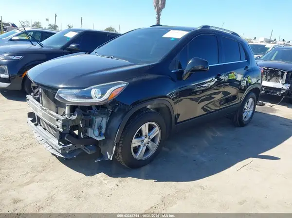 3GNCJLSB8LL240132 2020 CHEVROLET TRAX - Image 2