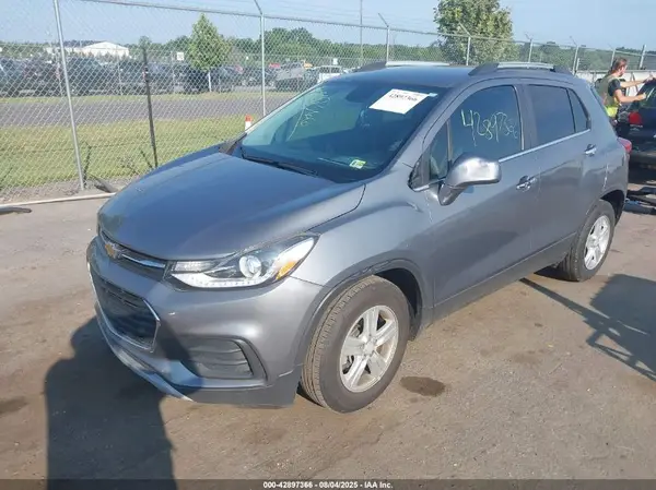 3GNCJLSB8LL276225 2020 CHEVROLET TRAX - Image 2