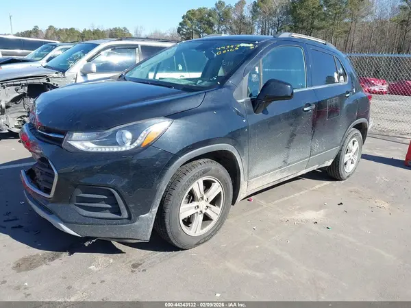 3GNCJLSB8LL293462 2020 CHEVROLET TRAX - Image 2