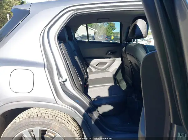 3GNCJLSB8LL301429 2020 CHEVROLET TRAX - Image 8