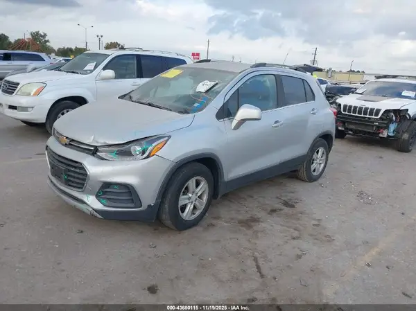 3GNCJLSB8LL337430 2020 CHEVROLET TRAX - Image 2